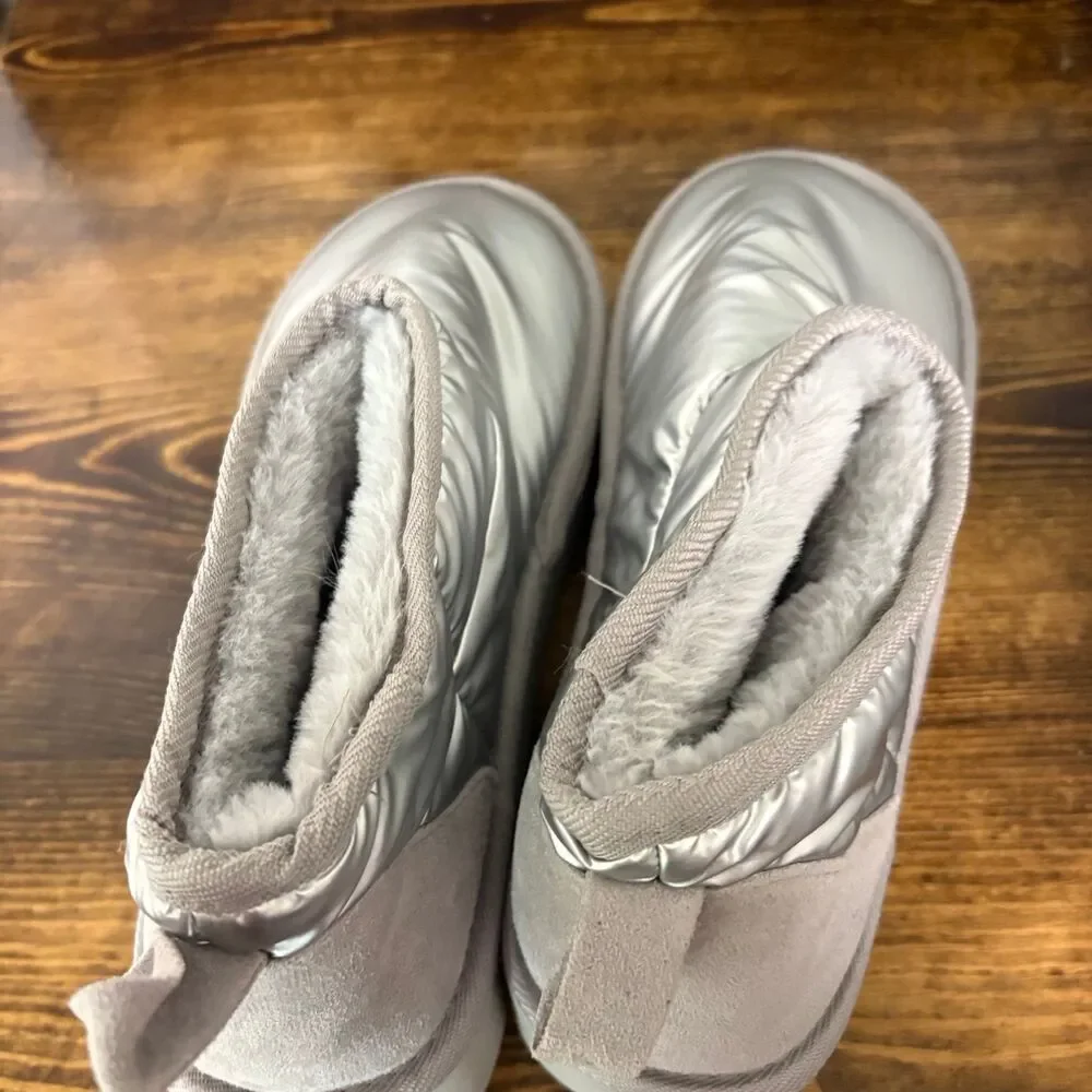 Steve Madden‎ Silver Metallic Puffer Boot Size 9/10